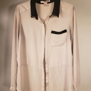 Women. White& black. Collar. Long sleeve. Blouse.